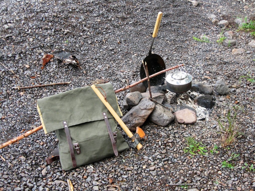 pack, fireplace, axe for 1pack2go